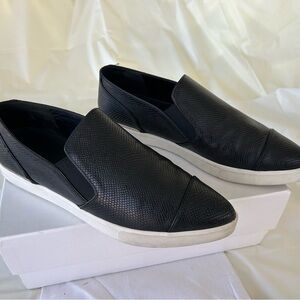 Vince Black Slip-On snicker leather shoes, size 8.5